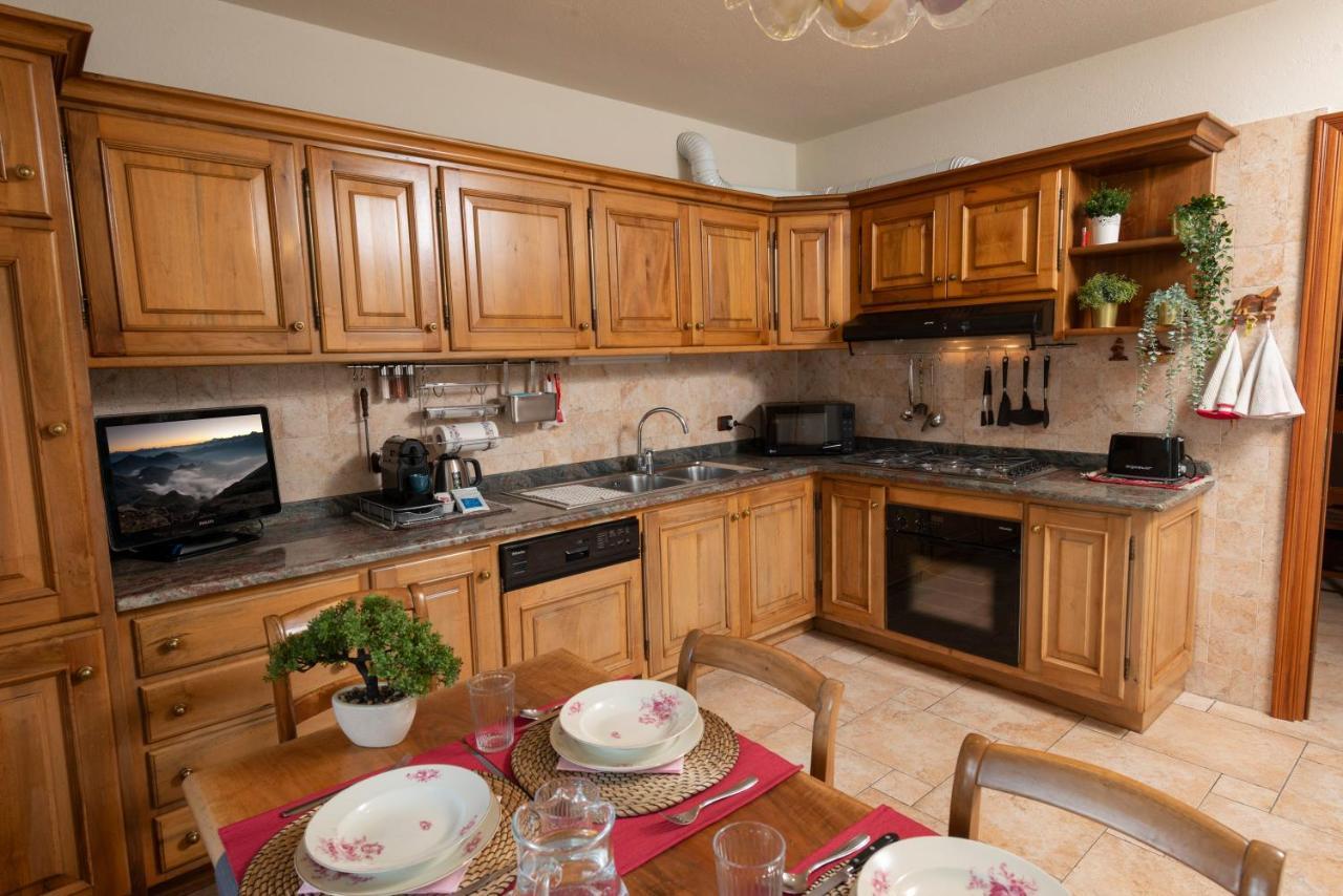 Villa Mara - Aosta - 200 Mq - Wifi - Jacuzzi - Parcheggio - Giardino Экстерьер фото