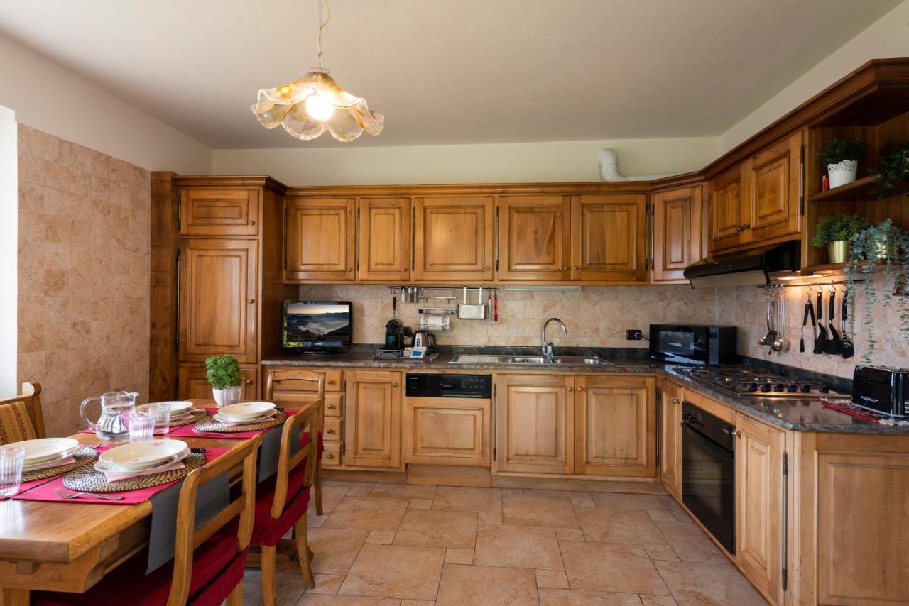 Villa Mara - Aosta - 200 Mq - Wifi - Jacuzzi - Parcheggio - Giardino Экстерьер фото