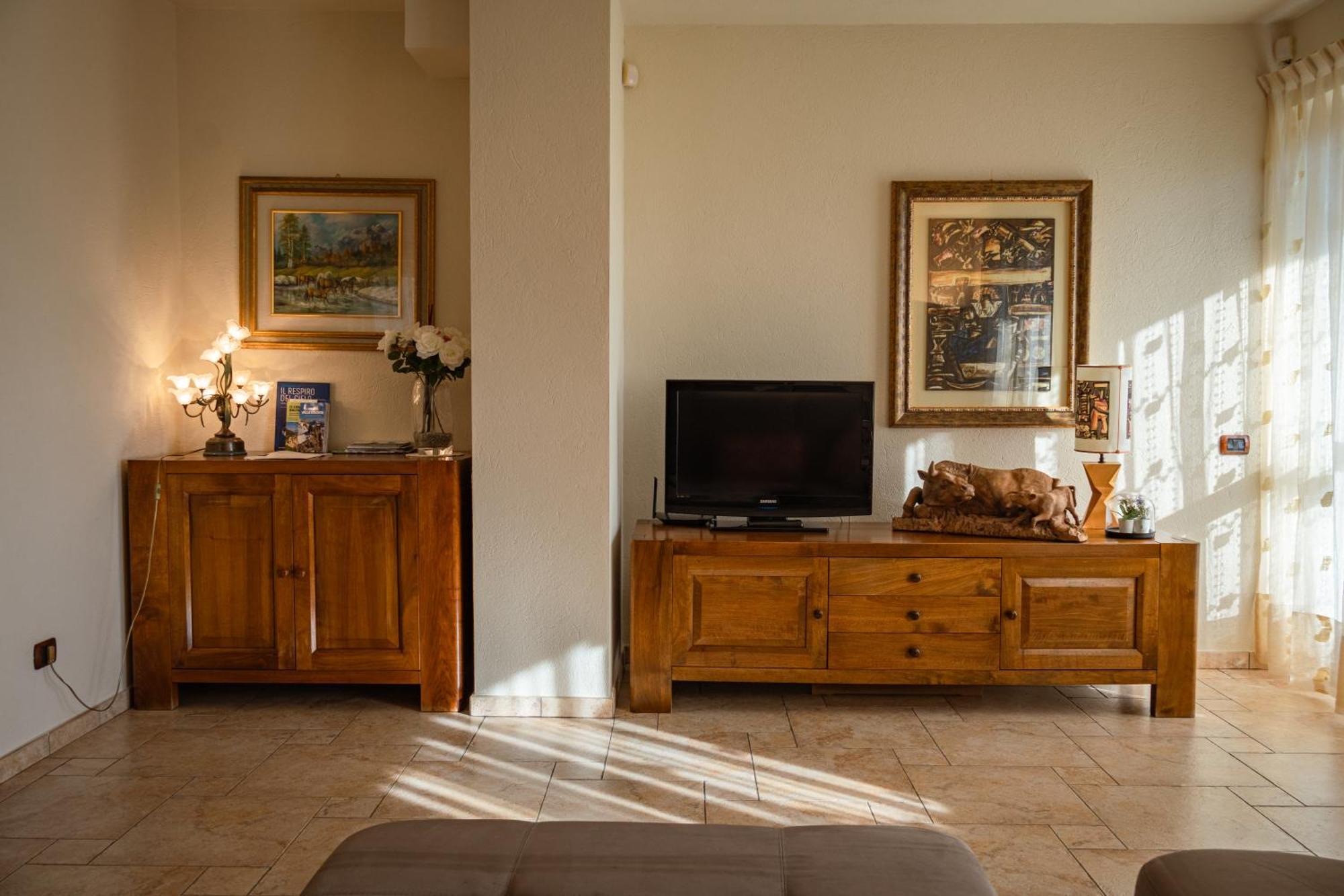 Villa Mara - Aosta - 200 Mq - Wifi - Jacuzzi - Parcheggio - Giardino Экстерьер фото